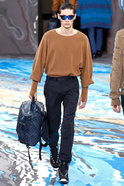 Look 17